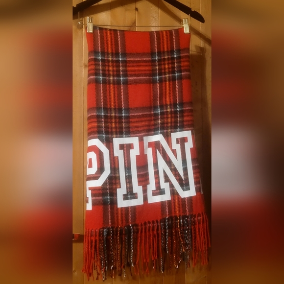 Like New 💟 27" x 88" Victoria's Secret PINK red plaid oversized scarf/throw - Picture 2 of 5